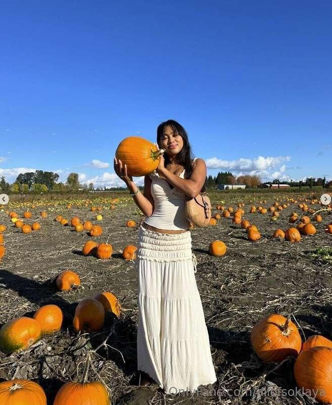I am looking for someone to carry the pumpkins! 😂🎃 Any taker..