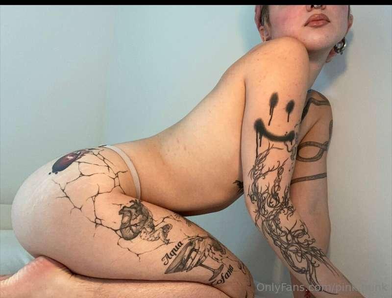 😈my body wants a hot spanking, help me with that💦