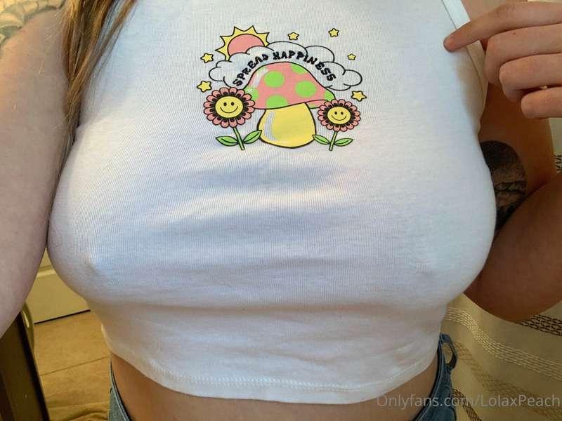 Spreading happiness by showing you my boobs