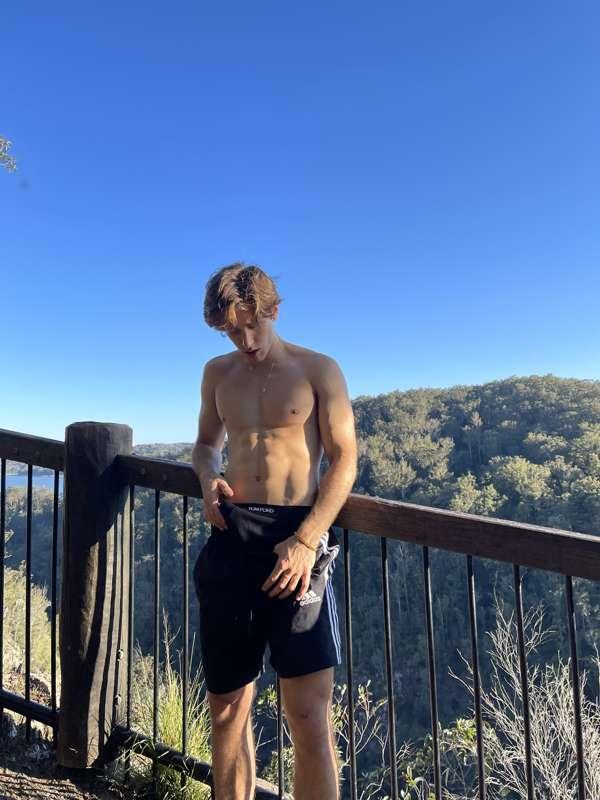 Went for a hike yesterday, who wants to see it 😈