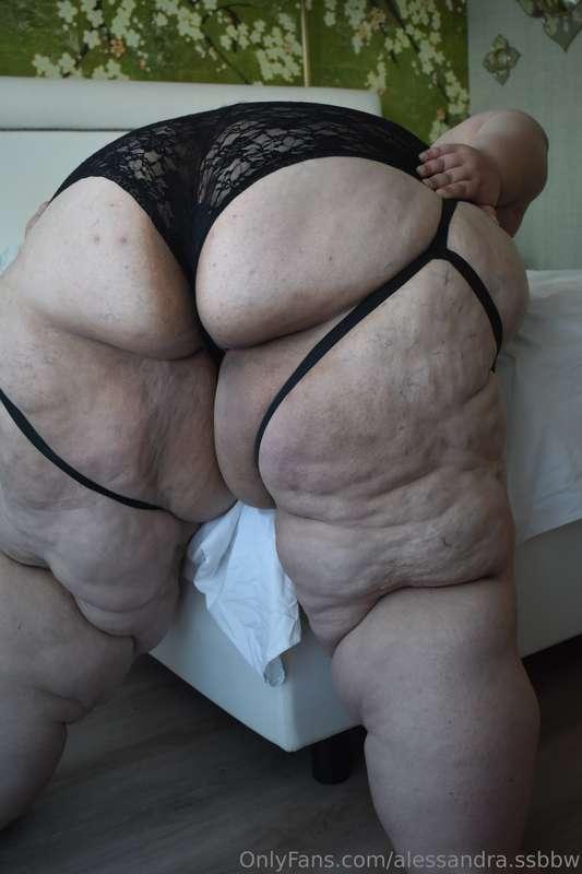 Cum on my fat booty🔥🔥🍑🍑
