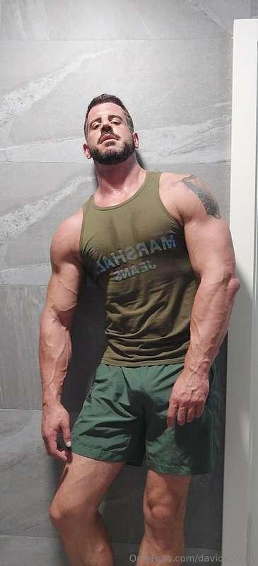 I love a big shoulders. I am cooking chiken after the gym
