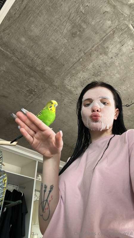 Face mask ✅, parrot judging me 😅🦜 But hey… self-care moments..