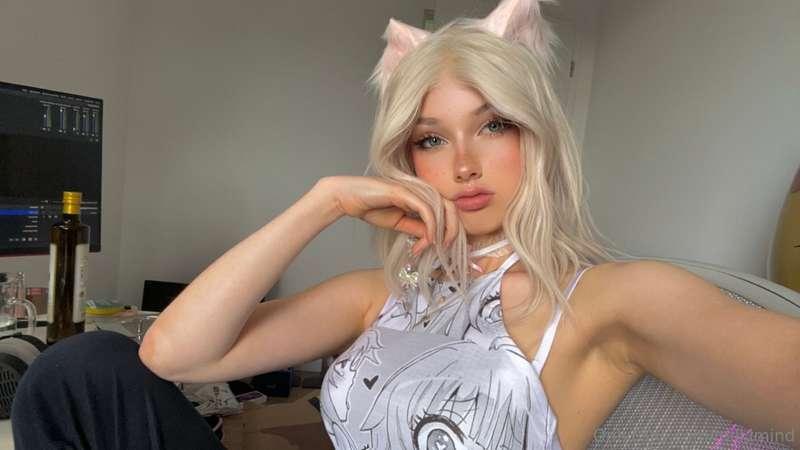 so bored..🙄 DM me ? 😇