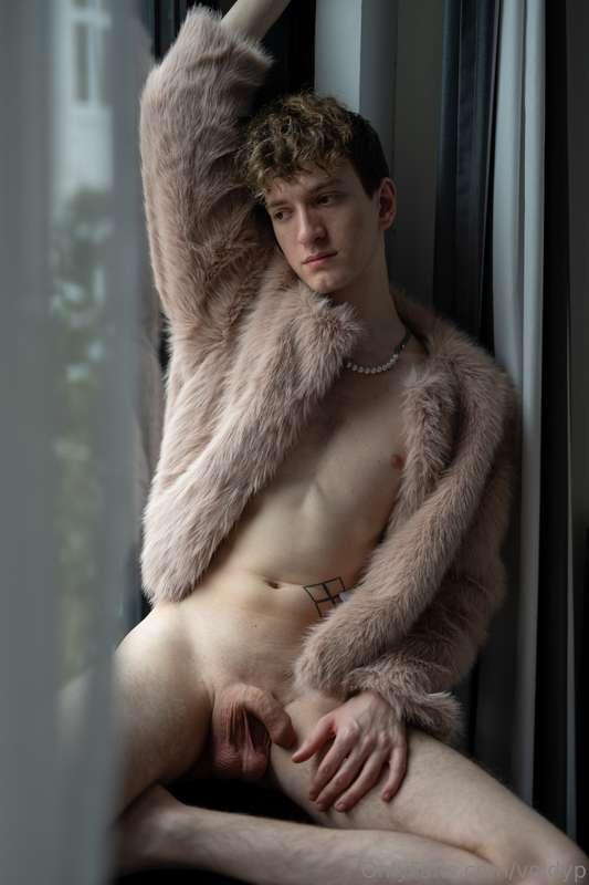 Swipe for it growing 😇