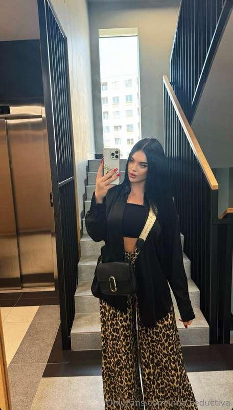 I'm going out with my friends, wish me a great night🤍
