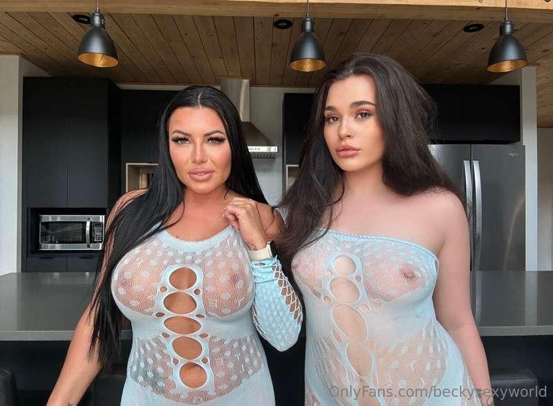 You fuck us & we suck our own titties 😋  Tu nous baise & et ..