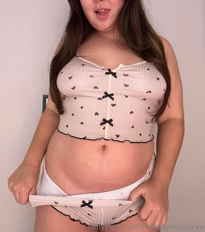 If this pic got your cock hard, show me in the DMs 😋