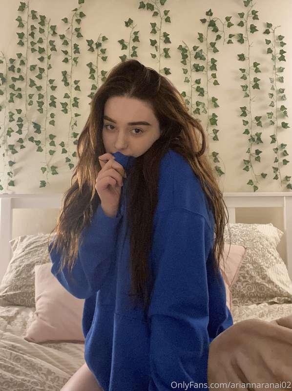 mini photo shoot on my bed ❤️🙊