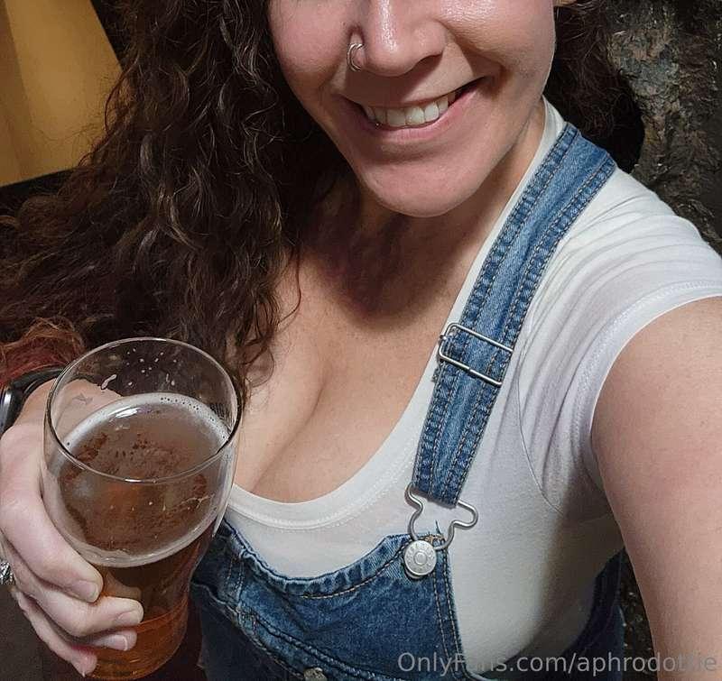 Drinking with the girls for "Gal"entine's night! 💕 Tip to wa..