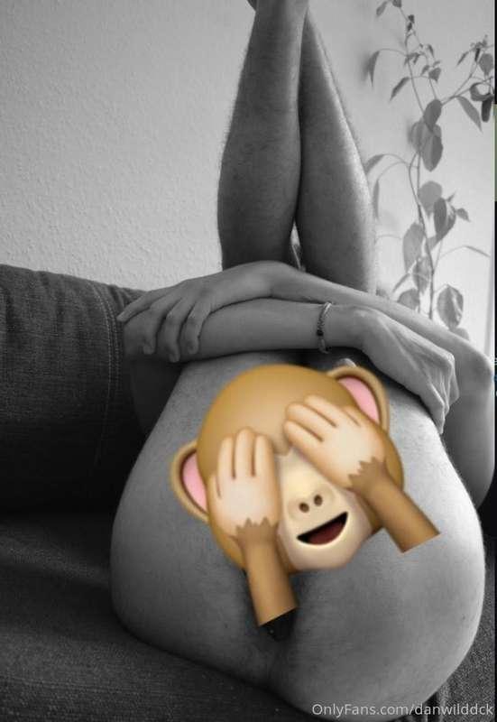 Wanna see how I play with my ass and buttplut?