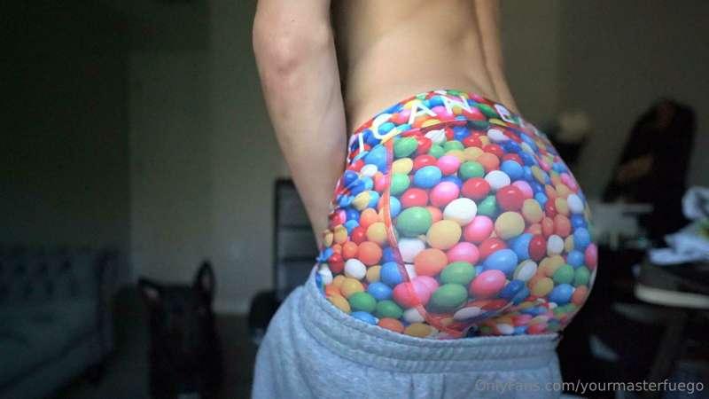 Get Down & Sniff My Gassy Farts! 
Fart Compilation Mashed To..