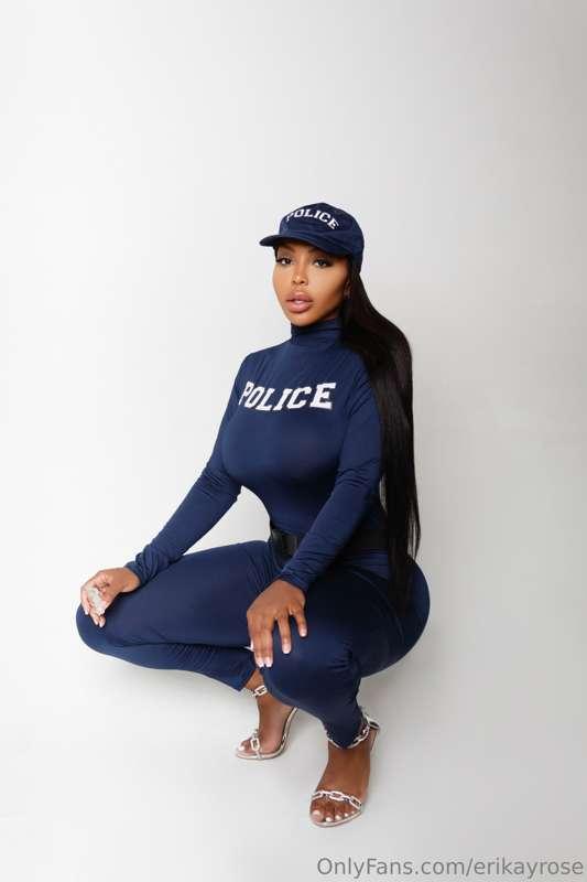 Would you let me arrest you? 👮🏾😈