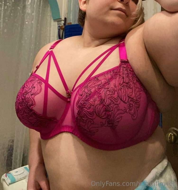 New picture set 👅 What do you think of this color on me? (1/..