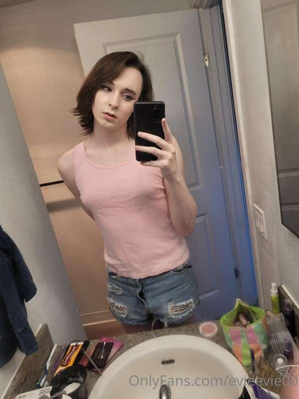 Quick pics before stream tonight 💕