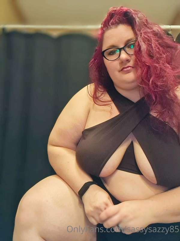 Should I has in this outfit sometime? 🤣🤣 Wanna see how easy ..