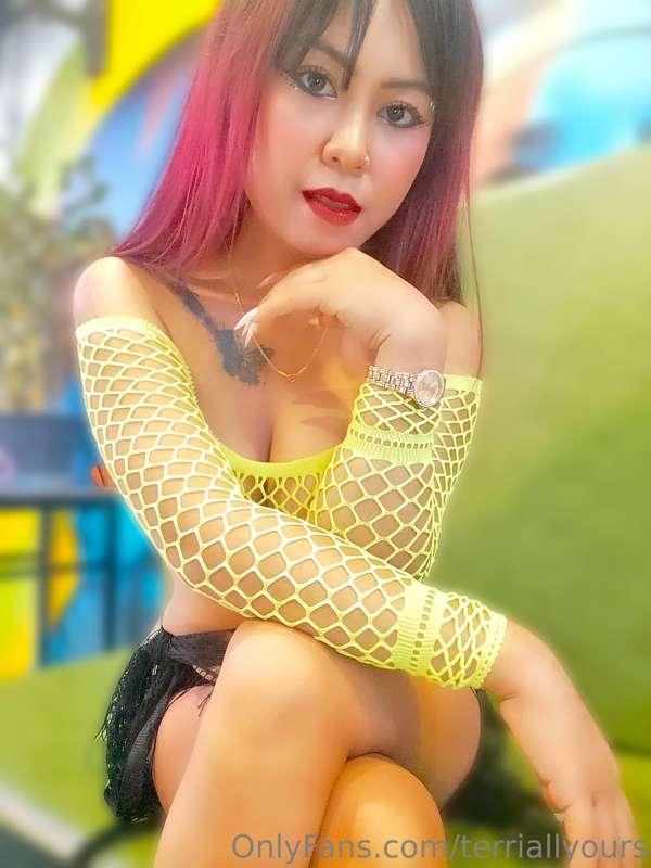 Wearing this for drinks tonight, thoughts? 😜

What should I ..