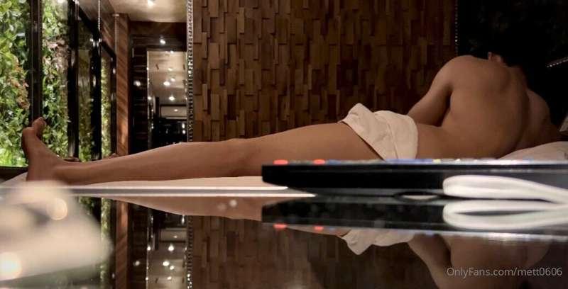 It's a picture of me lying naked.
My legs are thin, so I'm w..