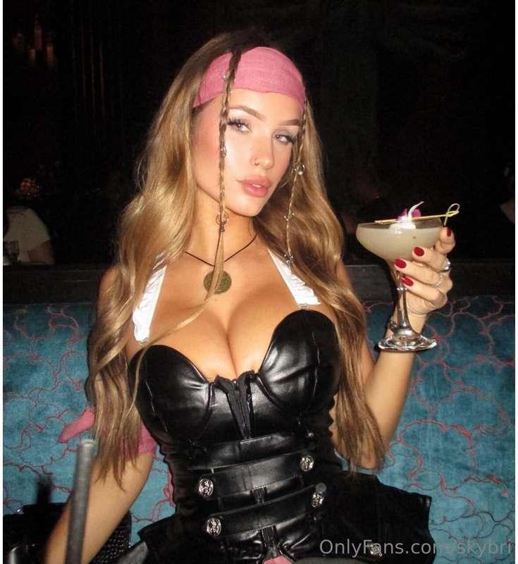 what should i be for halloween this year? 👻