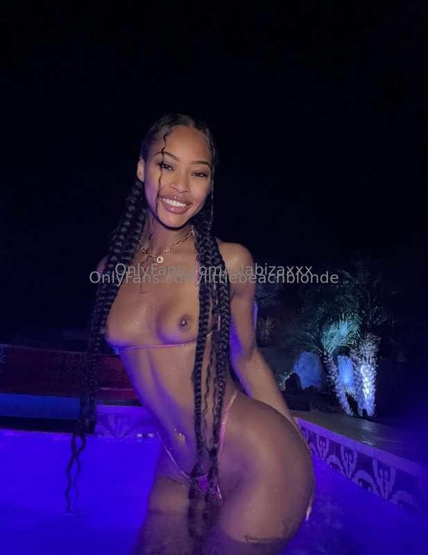littlebeachblonde image #0