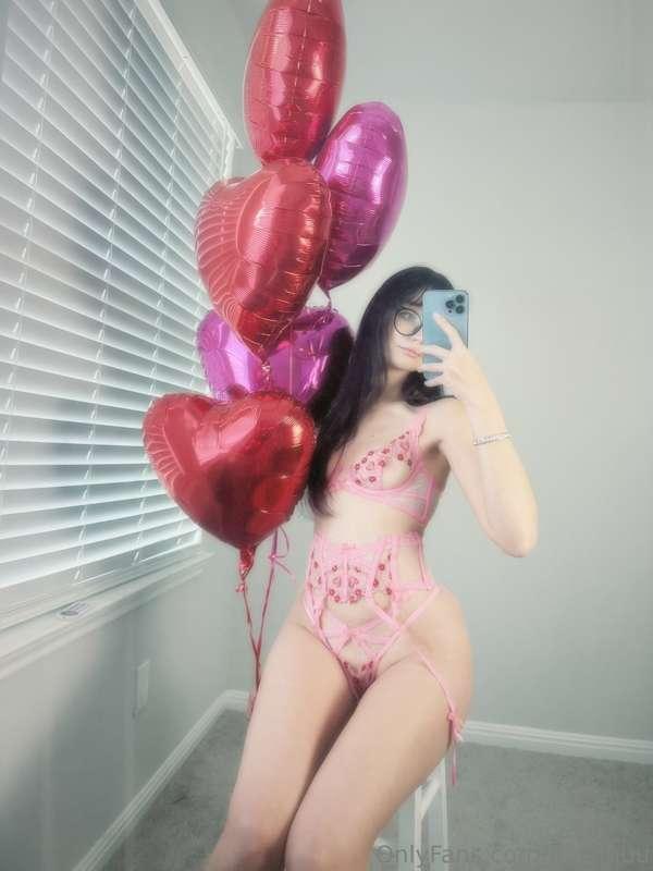 Happy Valentines Day 💘 sooo ready to be your valentine >_< 