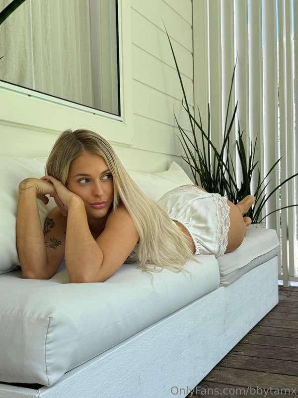 Too hot to stress. 💁🏼‍♀️