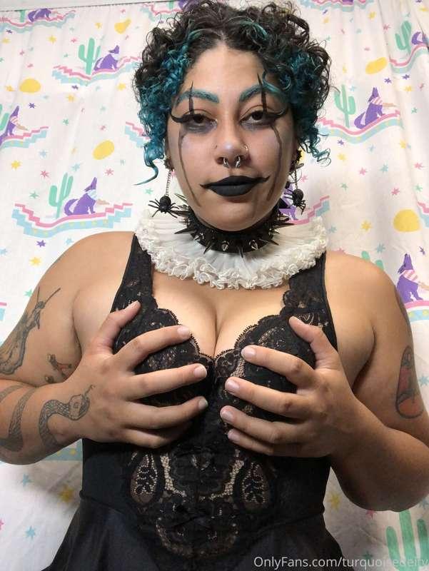 Spooky dreams tonight 😘👻