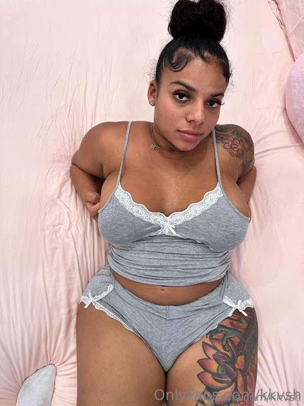 You like my outfit baby? Don't you wanna rip it off my tight..