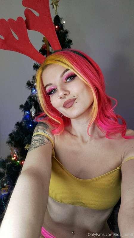 Omg it's New Year's Eve! 🎄
In Ukraine we exchange gifts at N..