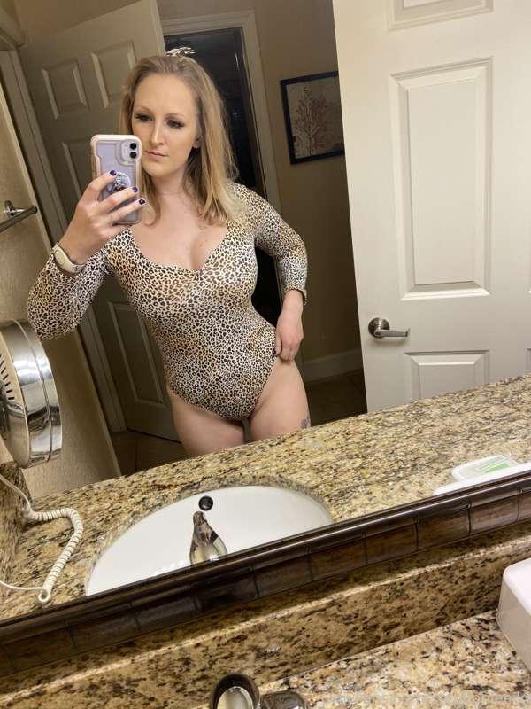 Like my outfit? Do you prefer solo content or B/G stuff?