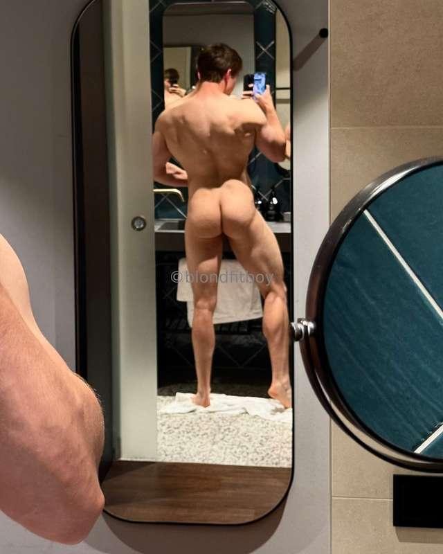 Clothes are overrated anyway, right? 😜🍑