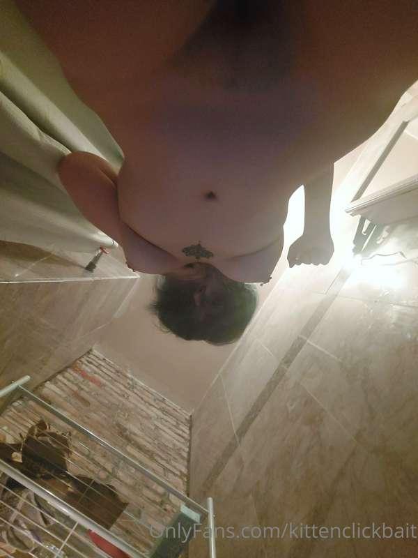 POV you're an unexpected guest in my bathroom
.
Hiye lover! ..