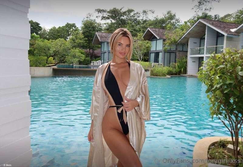 Today the sun is shining in some special way, the coffee sme..