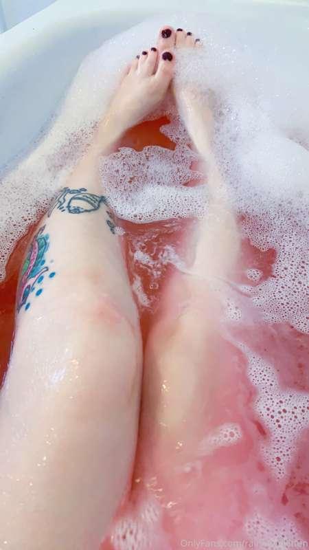 so many bubbles in my bath today😍