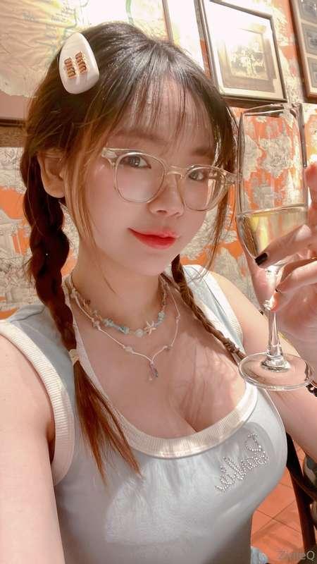 How is your day my bae? 🥂