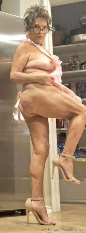 I'm about to cook up something delicious in the kitchen🍴 Who..