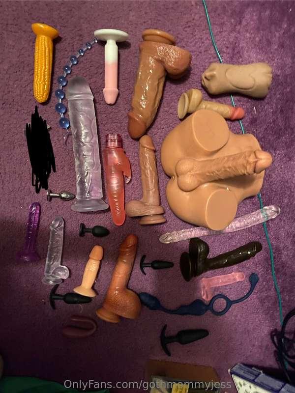 Just a reminder that I’m doing custom videos tomorrow night!..
