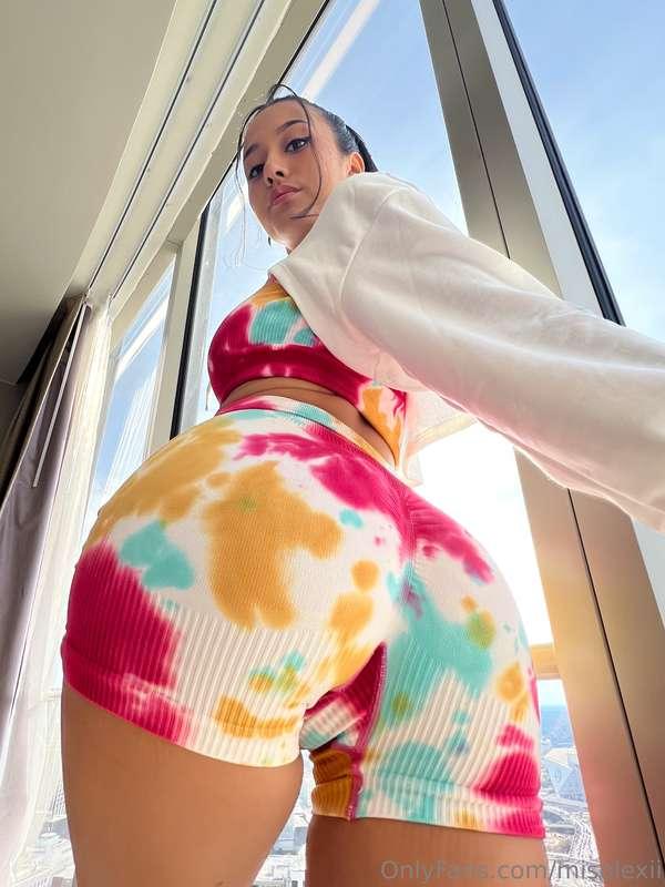 I bet you can’t resist this view 😏🔥