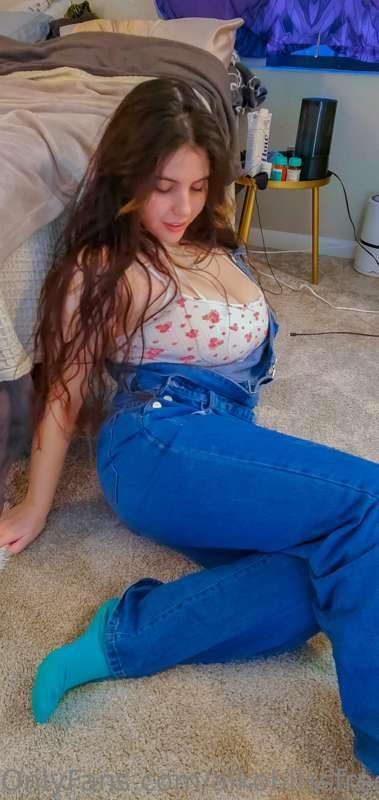 Suspenders on or off? 🤔