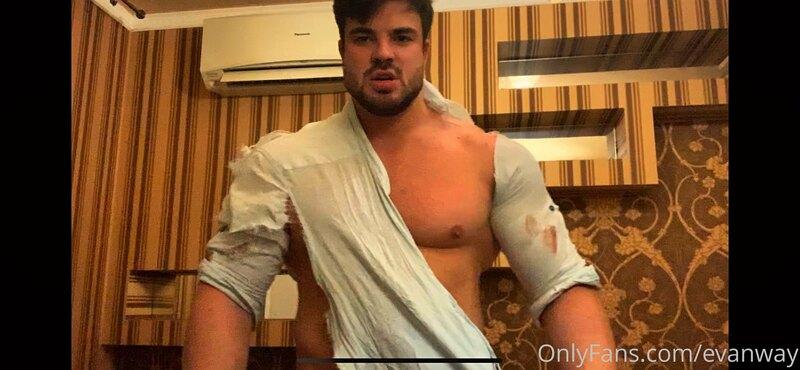 Video already uploaded DM!!
Muscle worship?
Crush t-shirt?
A..