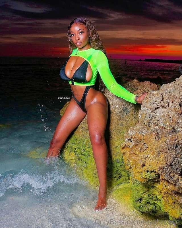 niyahrenee image #0