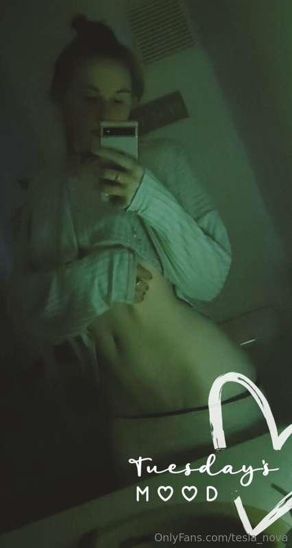 My hips are so cold without your hands on them!🙄🩷