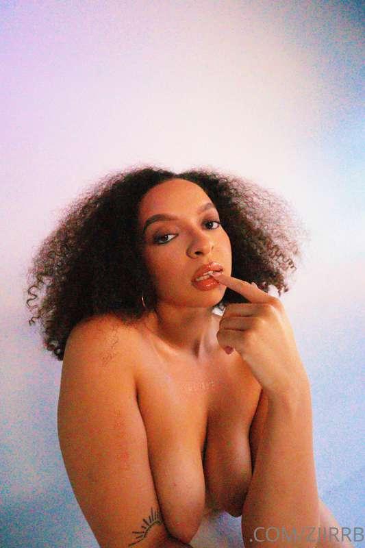 New bundle otw 😍 Do you like the vibes I’m giving here baby?