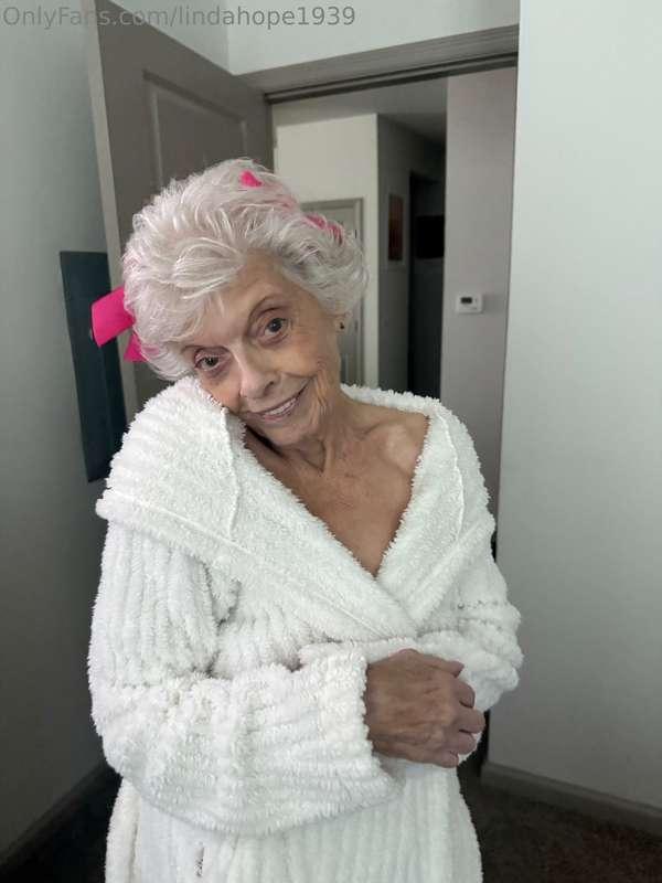 I don’t chase, I attract… and you’re already looking 😏