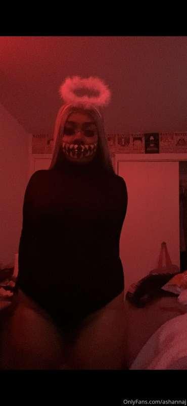 — Rocket Cosplay: also a sneak peak of my kitty. 🥰