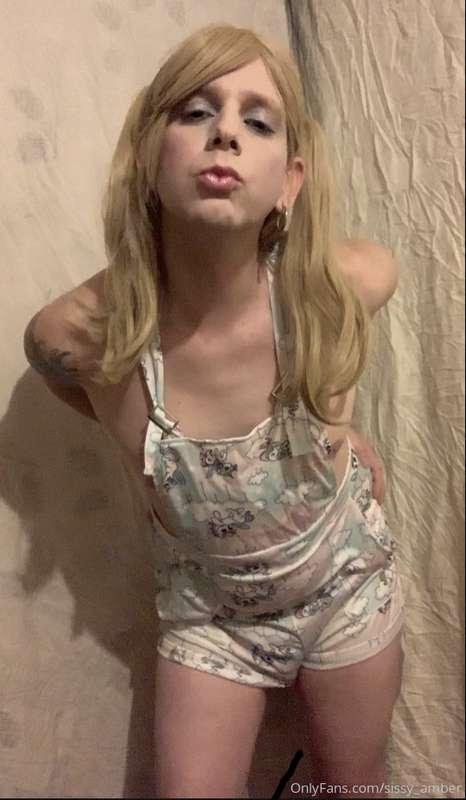 sissy_amber image #0