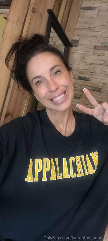 Story pics in that App State shirt! Go Mountaineers😋
