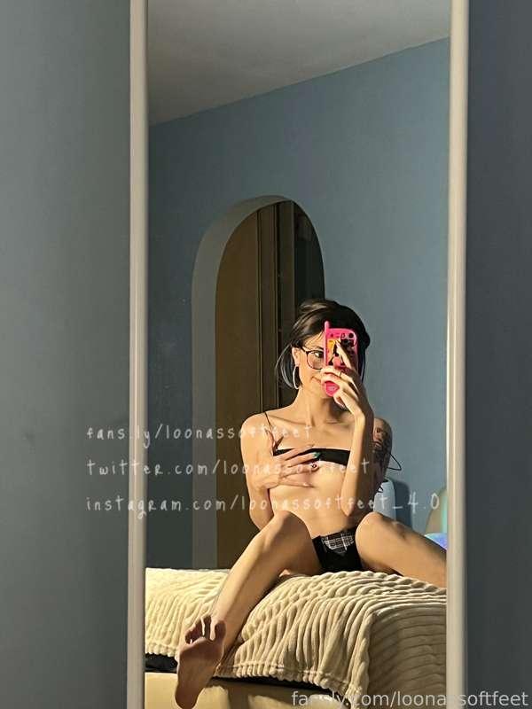 loonassoftfeet image #0