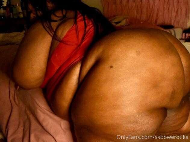 I love how low my belly hangs and the way my ass sticks out...