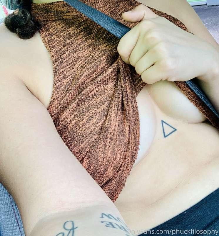 Minimal Car Underboob